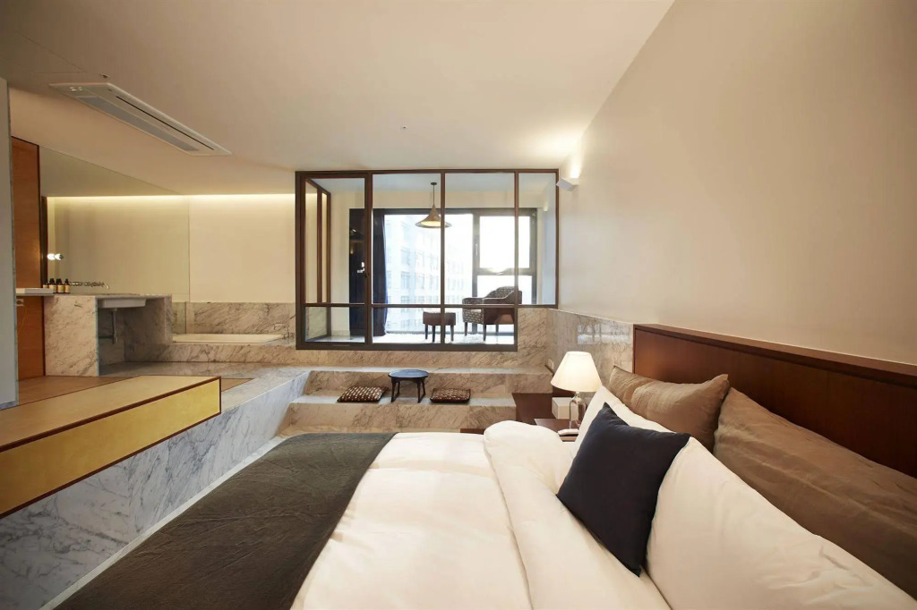 Snow hotel