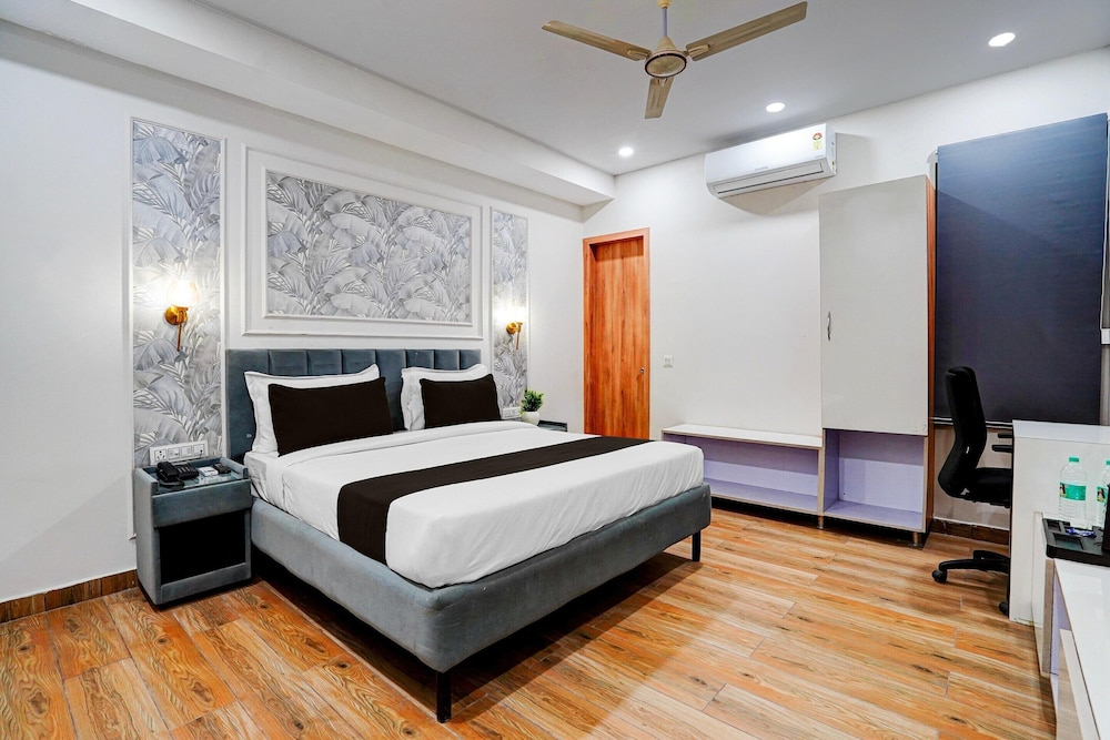 Townhouse Oak Sector 18 Metro Station Formerly Raasha Inn