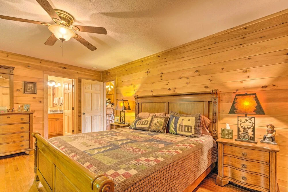 Mountain-view Maggie Valley Home w/ 2 Decks!