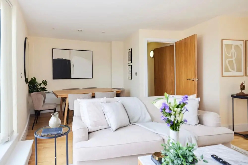 The Weavers Field Place - Classy 3bdr Flat With Terrace