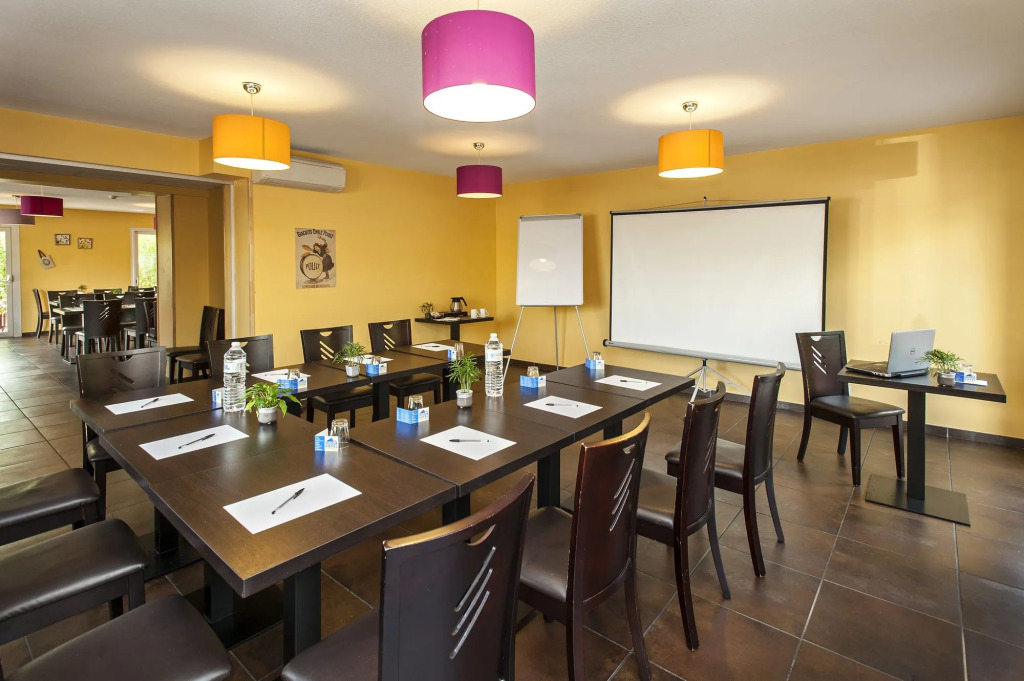 Brit Hotel Confort Montauban