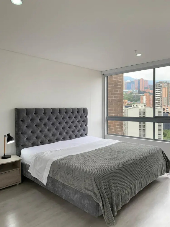 Deluxe Apart. City Views by Nomad Guru