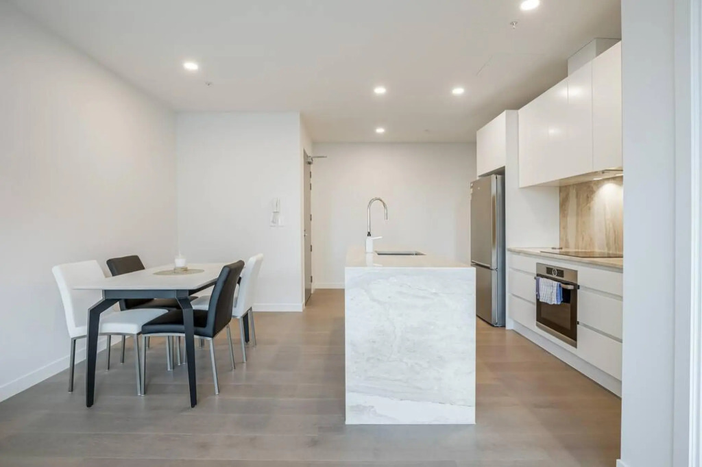 Modern Bright Central Apartment by Zodiak Stays