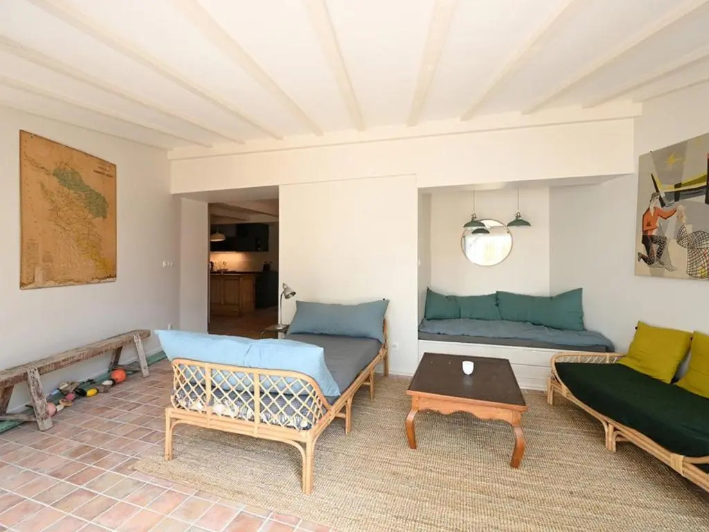 Maison Rénovée avec Jacuzzi et Cuisine d'Été au Centre du Village - FR-1-434-97