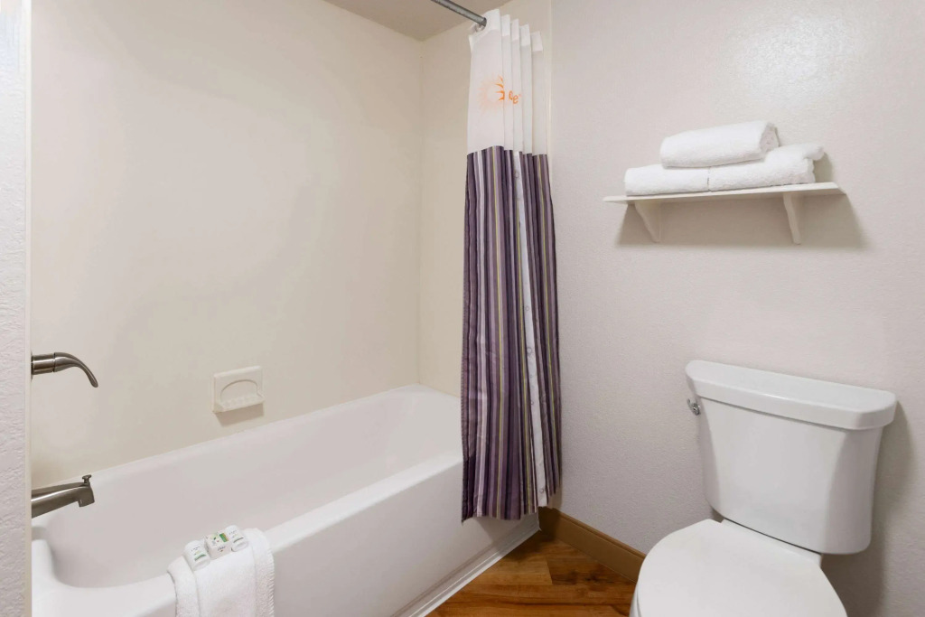 La Quinta Inn by Wyndham Pittsburgh Airport