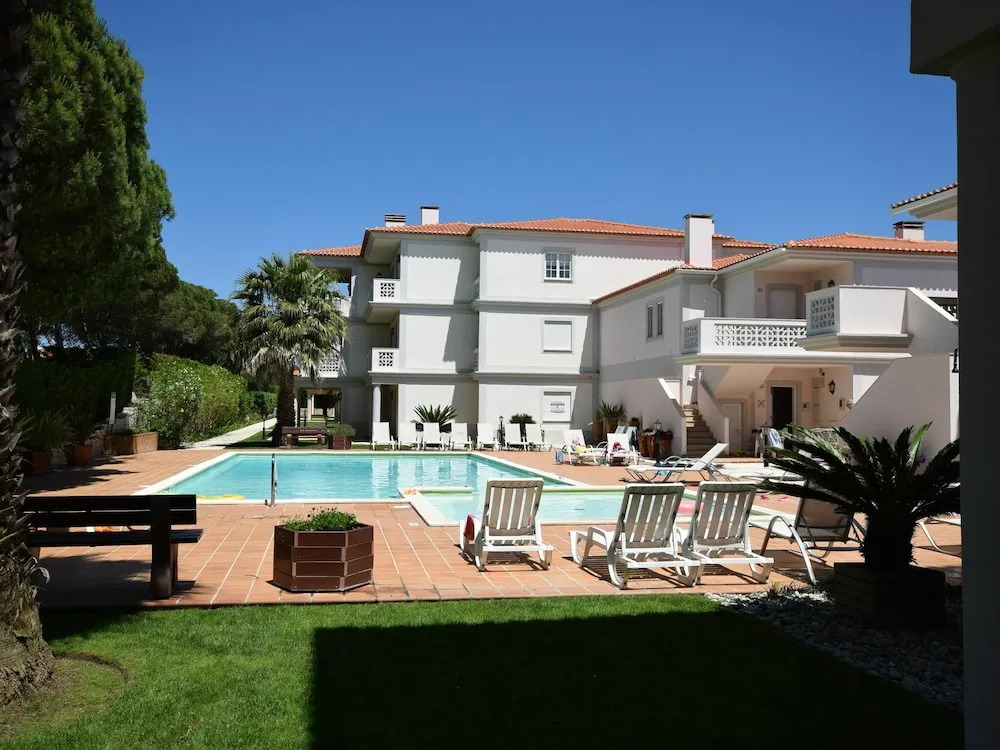 Modern Apartment in Óbidos With Pool