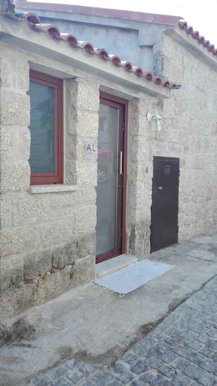 House with 2 Bedrooms in Cabril , with Wifi