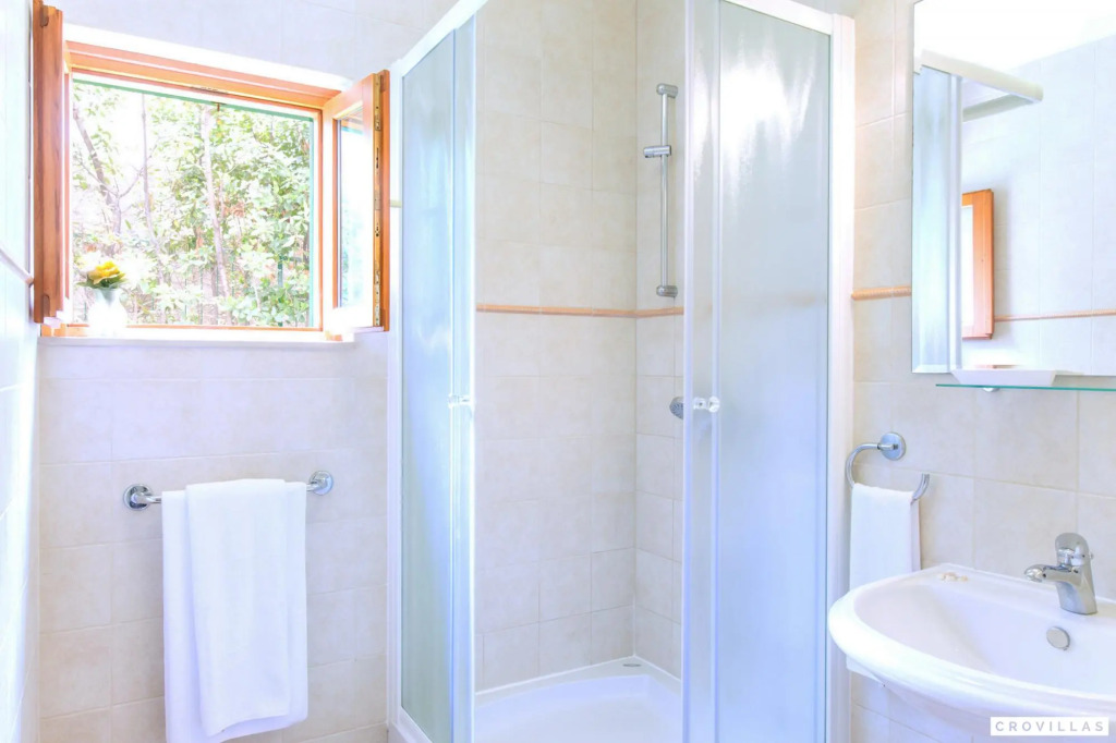 Mare III in Hvar with 4 bedrooms and 1 bathrooms