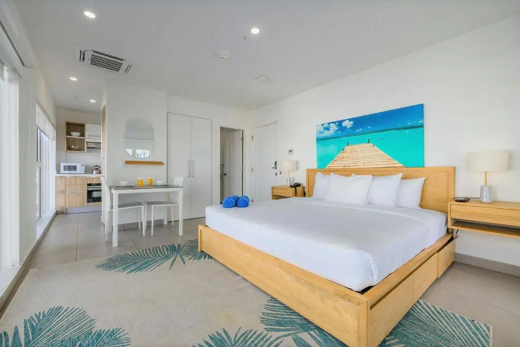 Upscale Studio City and Harbor Views Urban Oasis