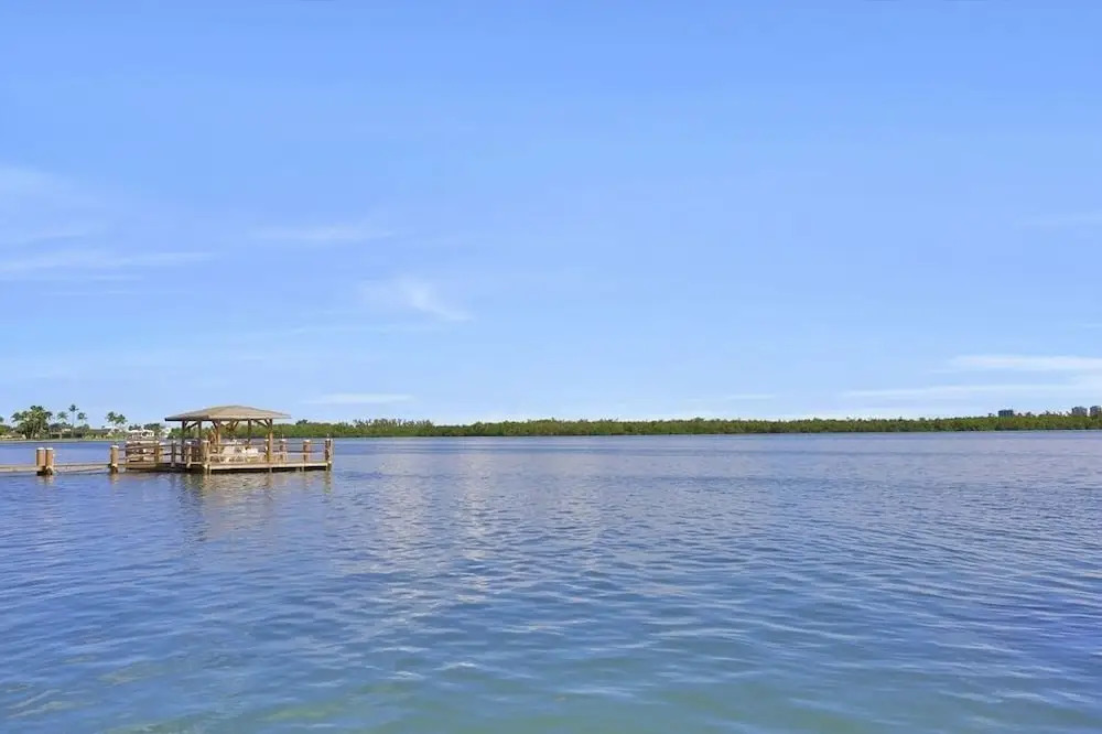 Riv E-610 - Riverside Miniums 1 Bedroom Condo by Redawning