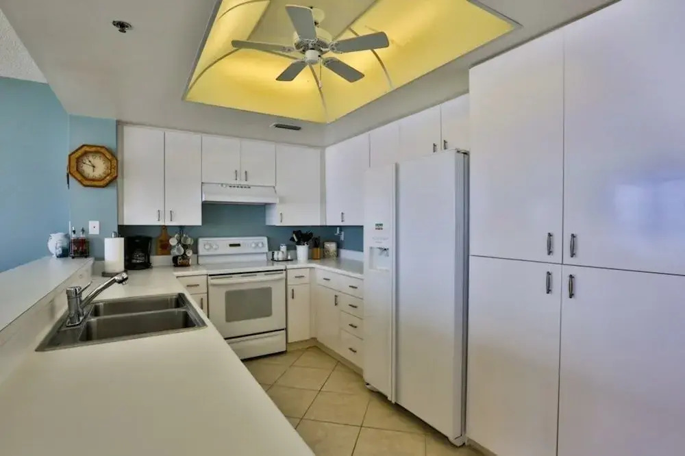 Surf And Racquet 101 3 Bedroom Condo by RedAwning
