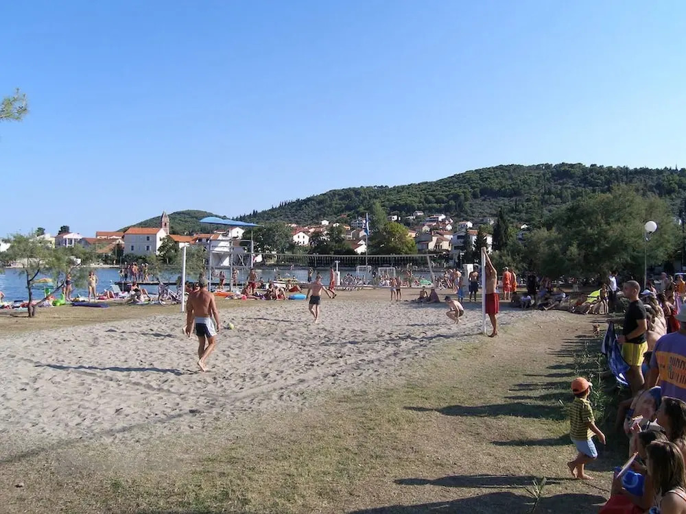 Nearby Beach, Modern Apartment Arena