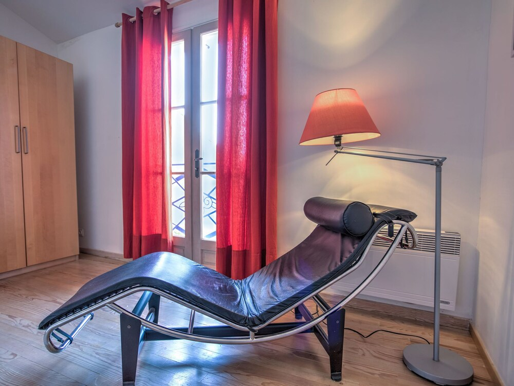Charming Villa in Siran With Pool