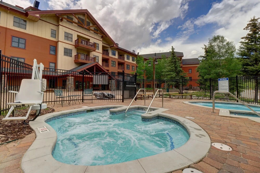 Perfect Ski Condo Steps from the Super Bee & Golf Course - CS325 by Redawning