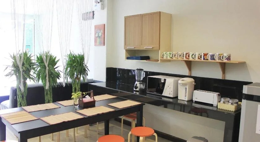 Ananas Central Phuket Hostel