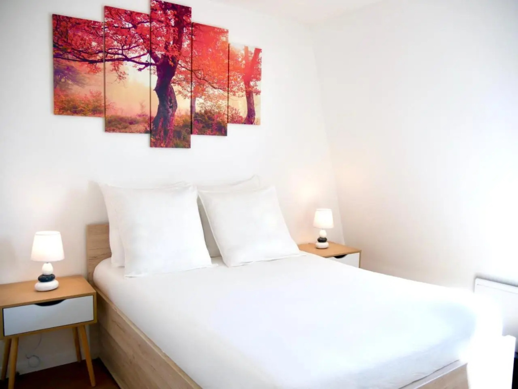Le Petit Soleil de Corbeil (Adults Only)