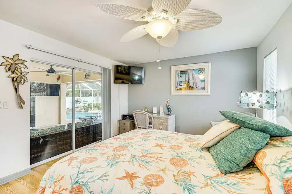 4 Mi to Public Beach: Cape Coral Paradise!