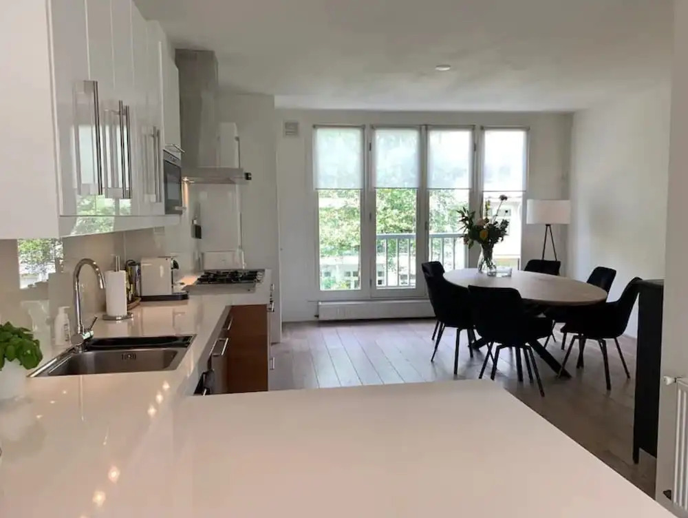 Bright Waterview Apartment