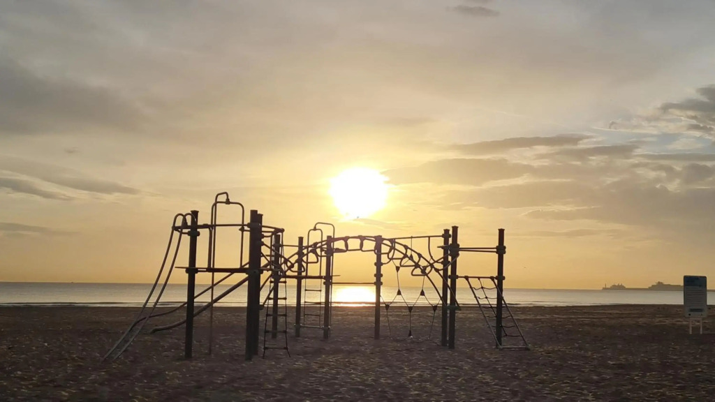New Luxury Beachfront Apartament