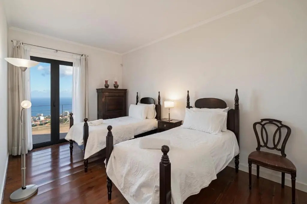 Exquisite Madeira Villa Villa Funchal Luz 5 Bedroom Heated Pool