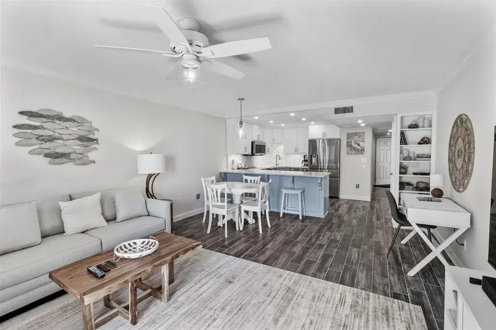 Holiday Surf And Racquet Club 413 1 Bedroom Condo by Redawning