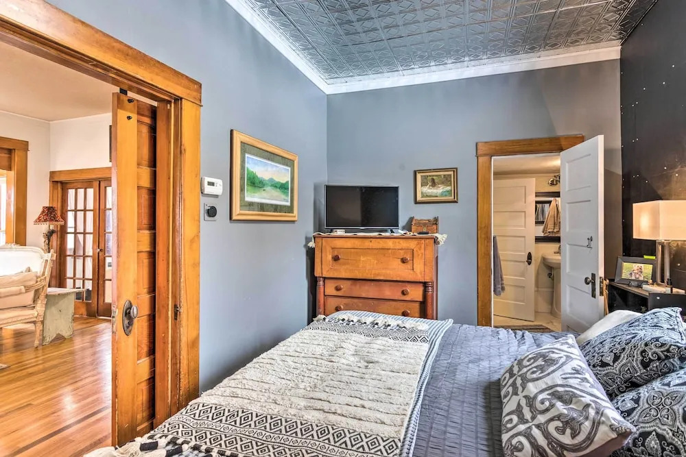 Lovely Montrose Home w/ Yard: Walk to Dtwn & Park!