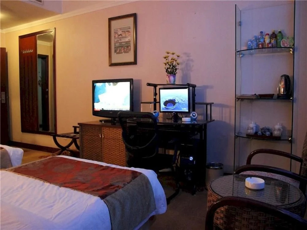 Qujing Derun Hotel