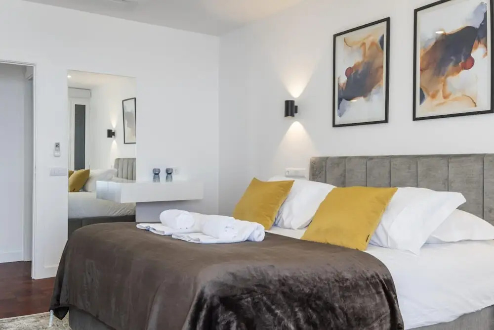 Lido Sunrise Apartment by Homie
