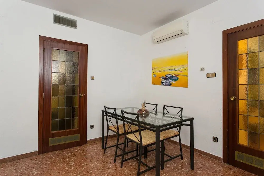 Spacious & Quiet 4 Bedroom Apartment