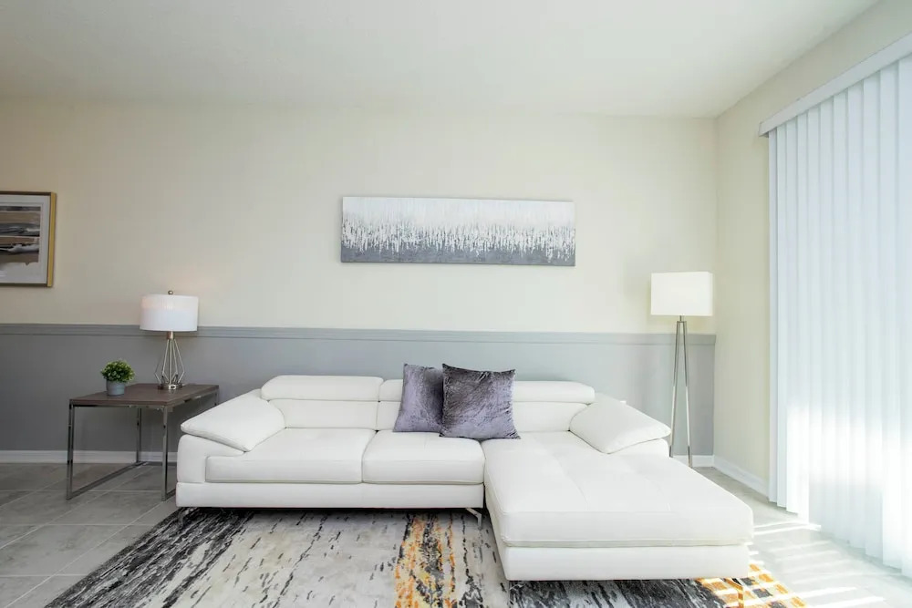 Luxurious 2 Bd Close to Disney Storey Lake 204 3131