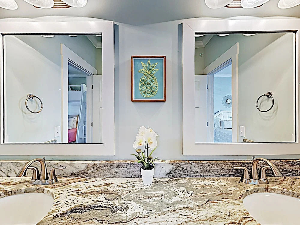 Chic Coastal W/ Pool, Ocean Views, Near Beach 4 Bedroom Home