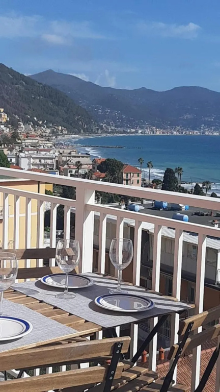 Vista Mozzafiato A 3 Minuti A Piedi Dal Mare