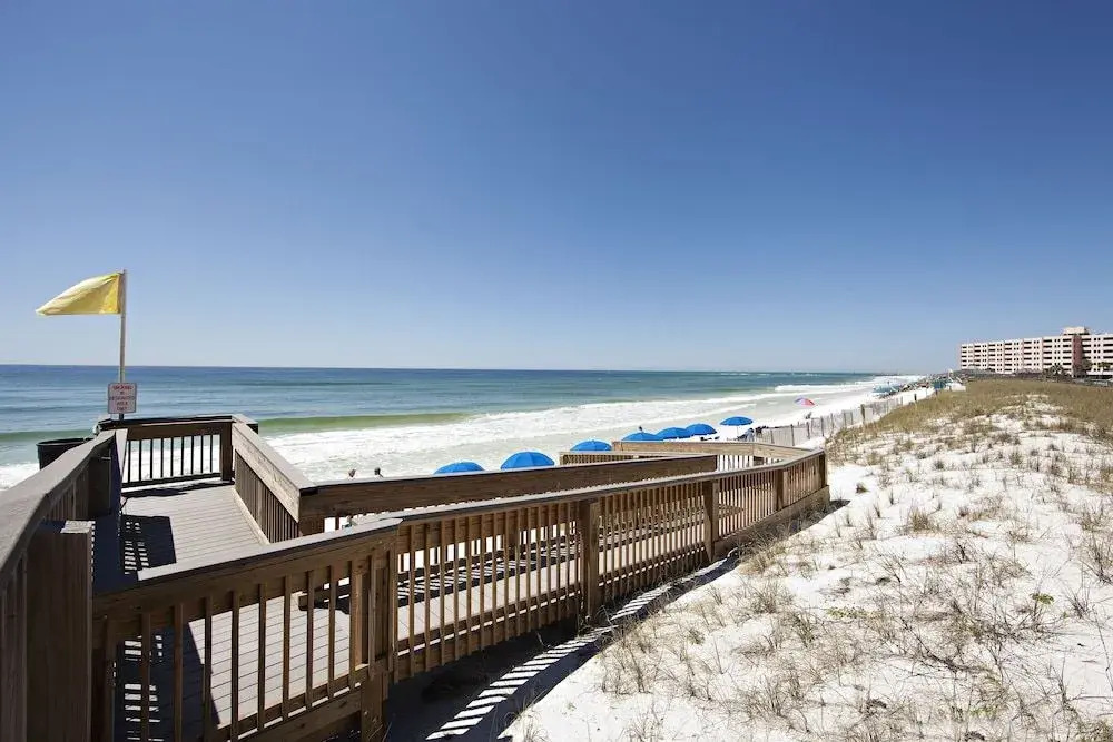 Gulf Shore Condo #210 - 2 Br condo by RedAwning
