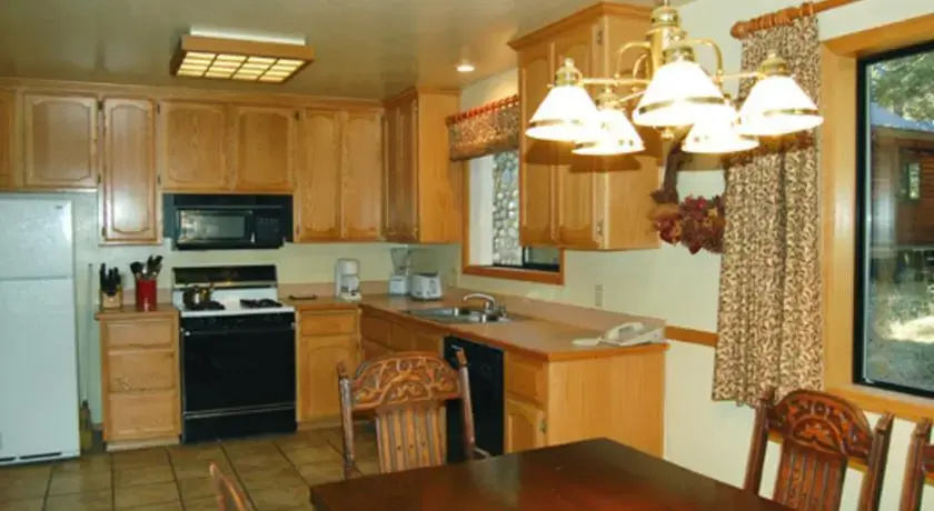 RedAwning Cabin #12 Larks Nest