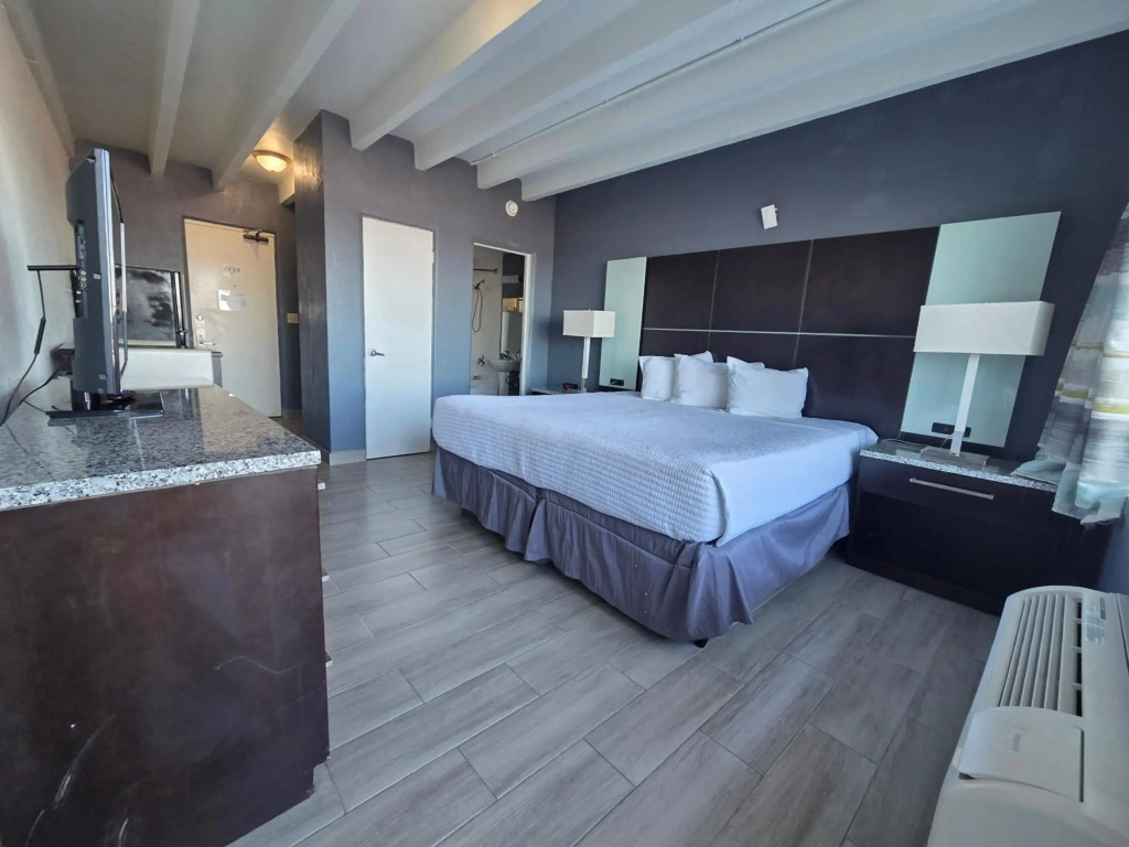 Beach House Inn with POOL & Beach Access