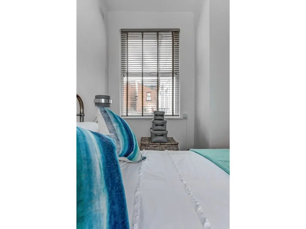 Fantastically Modern, Clean 1 Bedroom Flat for 4