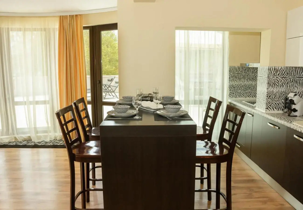 Cozy 1BD Apartment with a Spacious Terrace