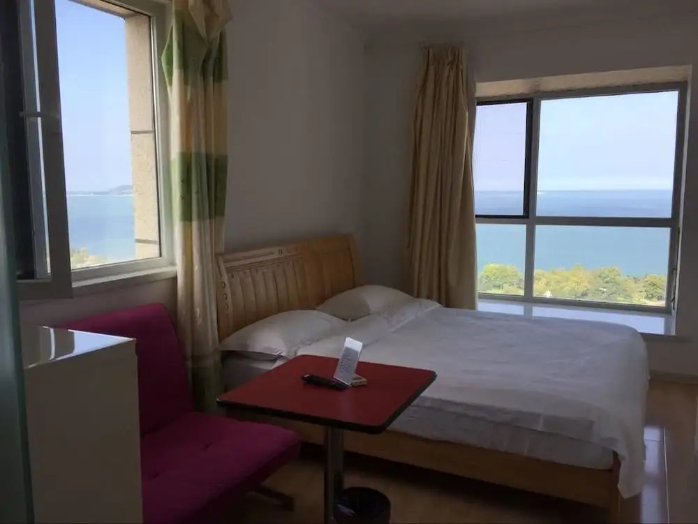 Weihai Zhazhichuang Theme Hotel