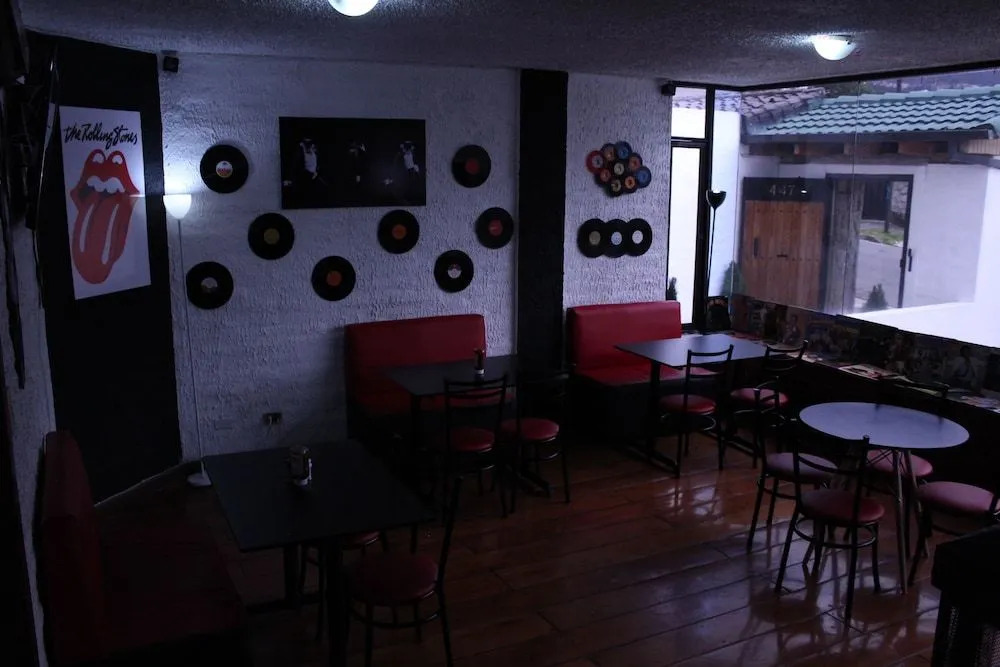 Vinilo House  Grill