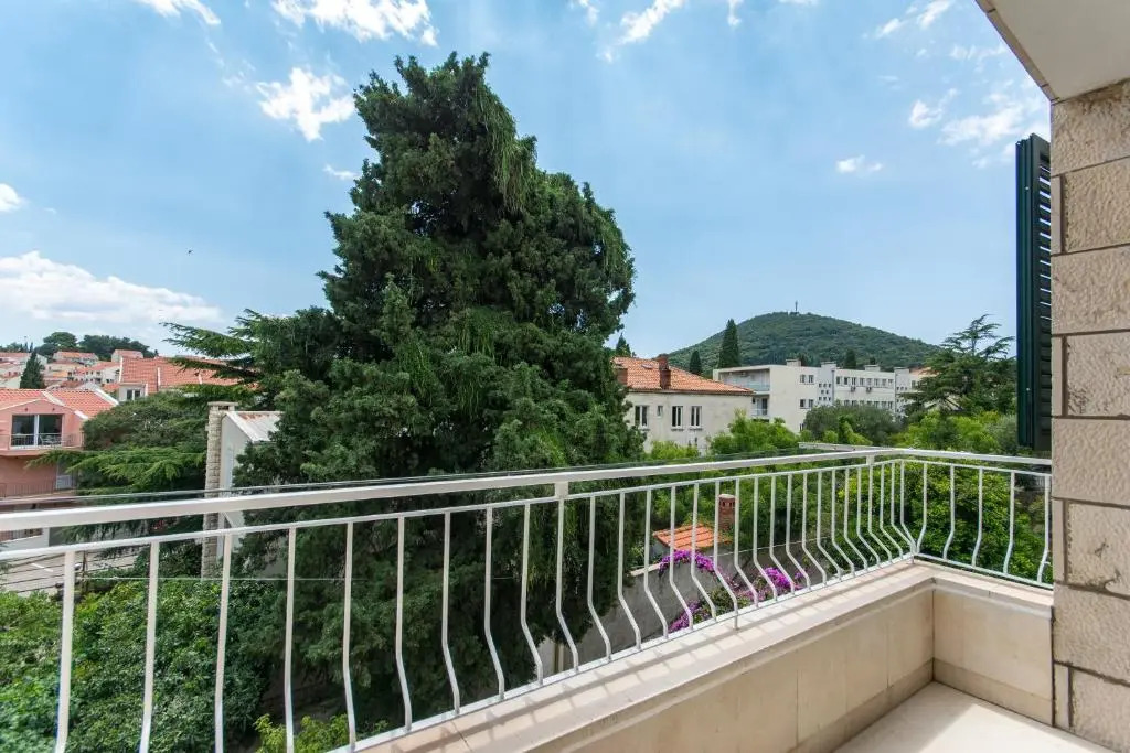 Flora three bedroom apartment. Near beach