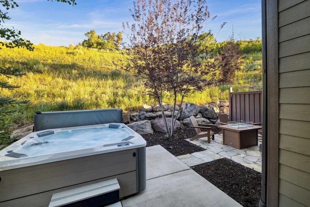 Abigail Drive Year-round Retreat w/ Hot Tub Near Trails + Historic Main St