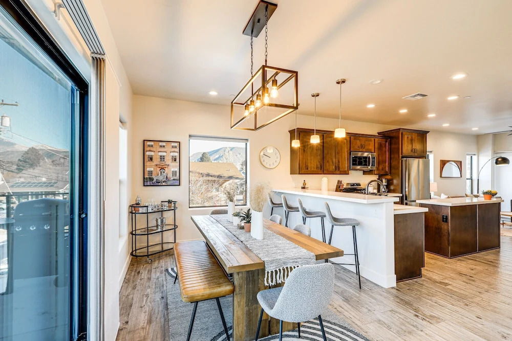 Flagstaff Townhome Near Downtown w/ Mountain Views
