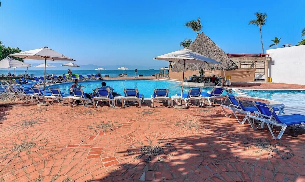 2 BR Condo in Hotel - Beach - Pools - Kids Club