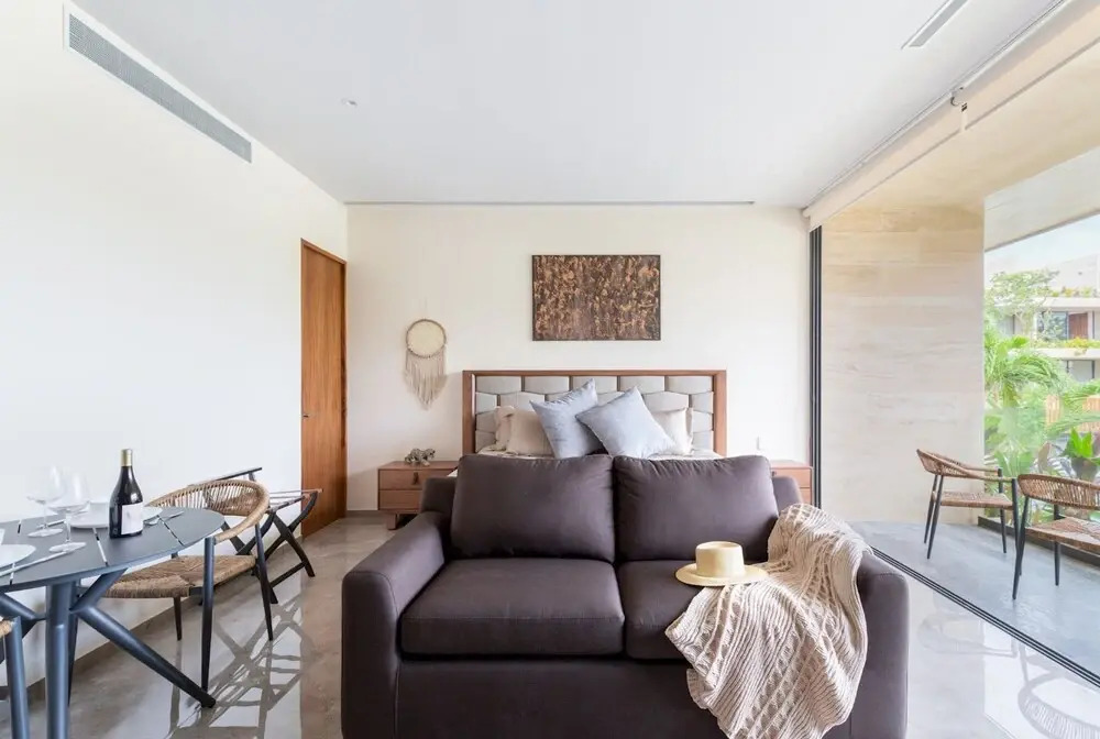 Luxurious Studio Best Ameneties GYM Stunning Pools Shuttle Service Wifi