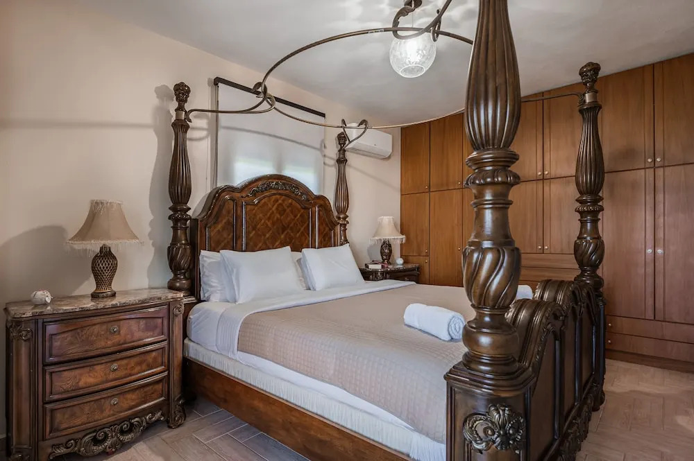 Villa Aris: A Serene Experience, 3BRs, Pool & Bbq