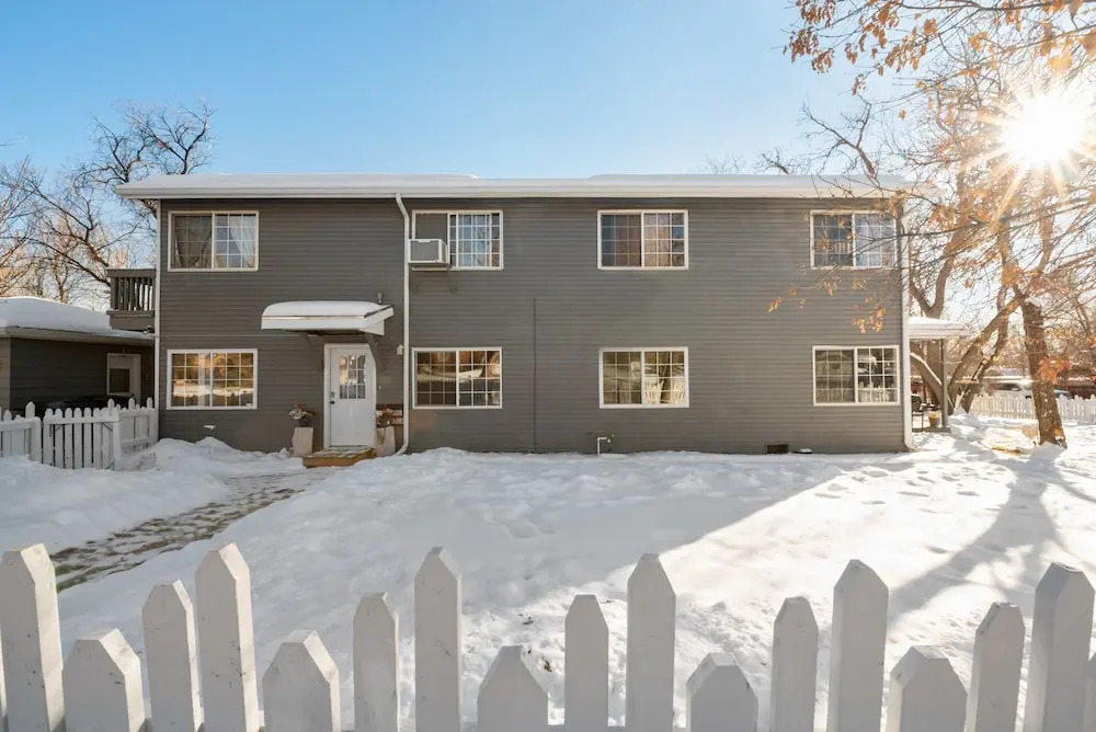 New Listing! Top-floor Gem W/ Outdoor Fireplace 4 Bedroom Duplex
