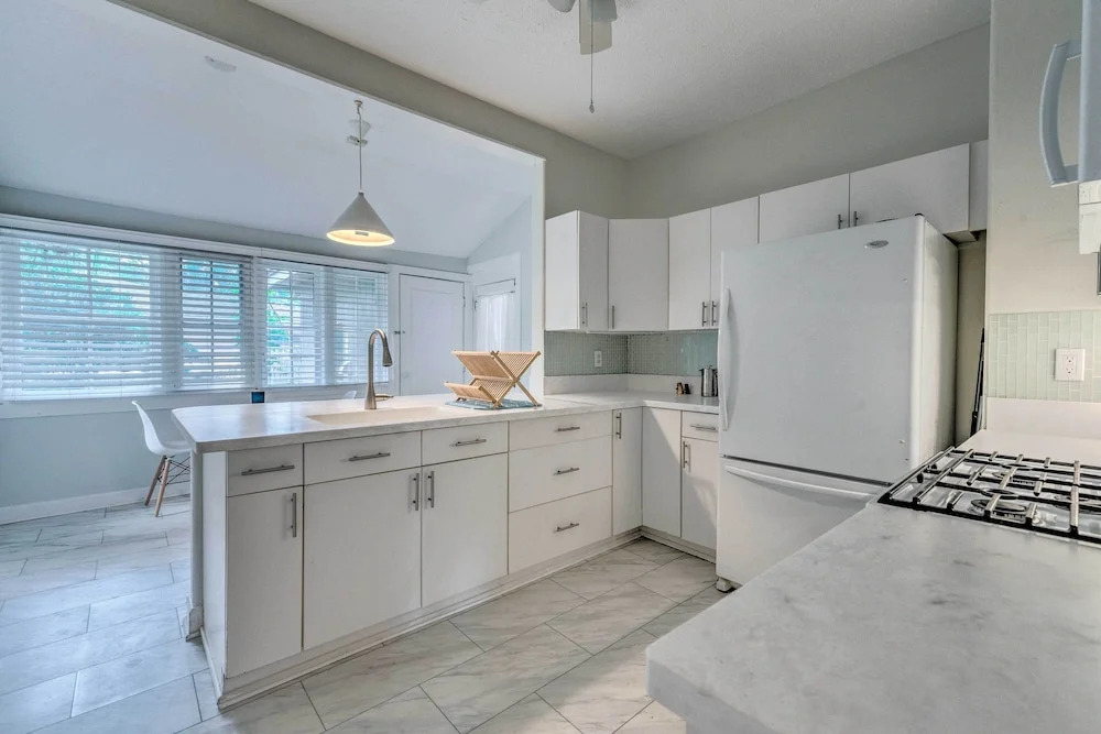 Chic Ocala Home w/ Yard ~ 1 Mi to Dtwn Square