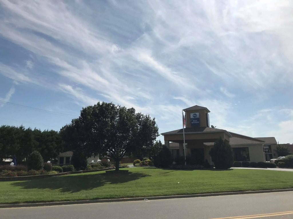 Best Western Inn & Suites Monroe