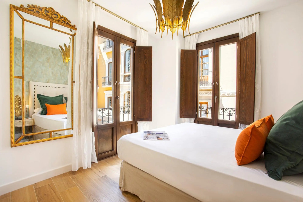 Amazing duplex with terrace in city center. Mesones III