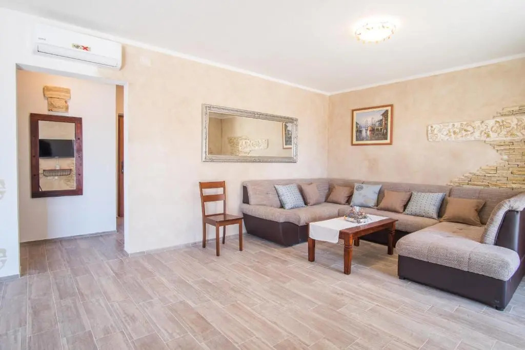 Villa Dijana West